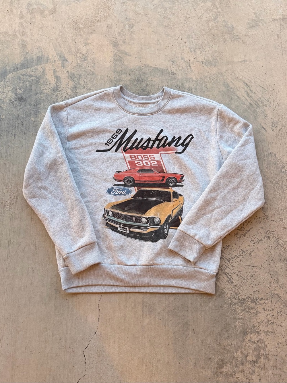 Hollister Light Gray Crewneck Sweatshirt Mustang graphic Relaxed Fit